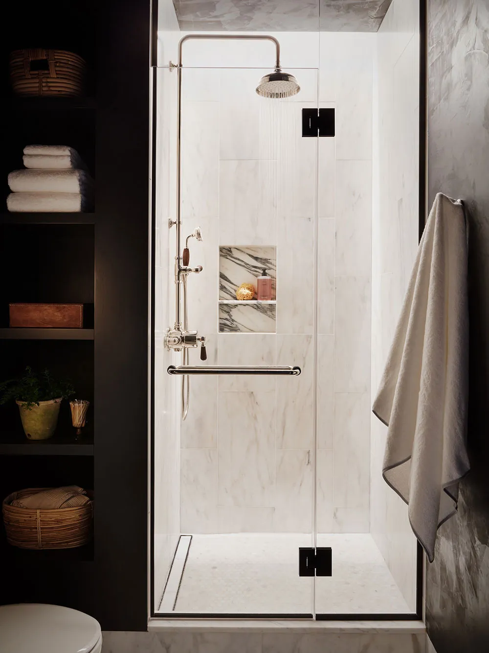 Peaceful yet Stylish and Elegant Interior of an Impressive Loft in New York - Gallery image 11