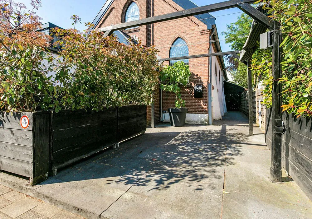 Estilo moderno loft en antigua iglesia bautista en Países Bajos - Gallery image 22
