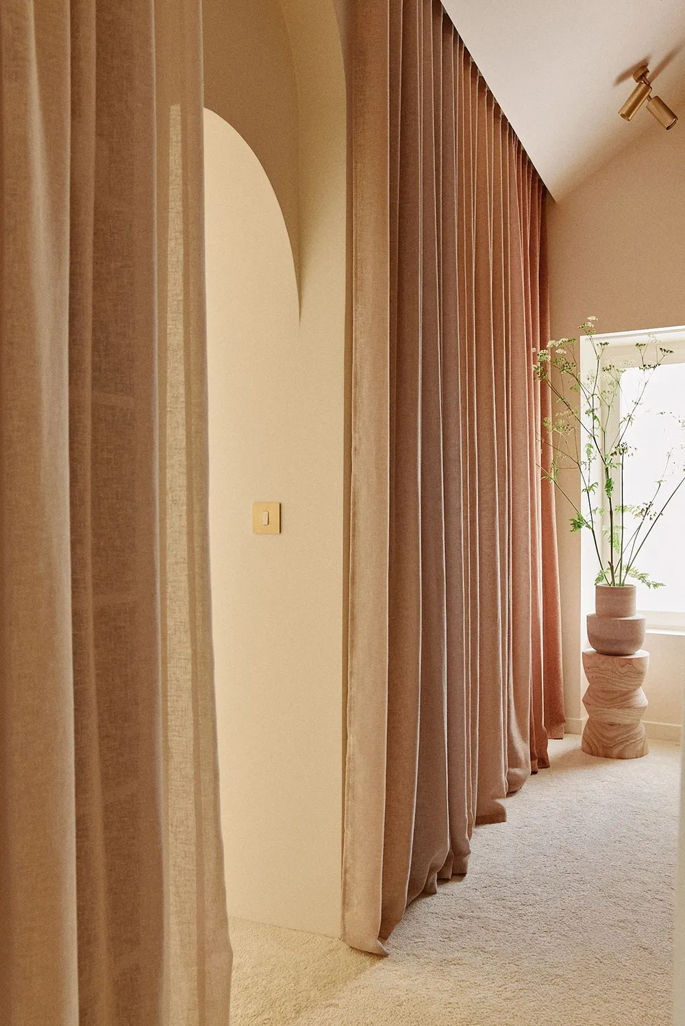 पेरिस में एक अद्भुत घर… जिसके अंदर एक जीवित पेड़ है! - Gallery image 11