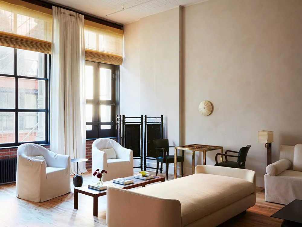 Peaceful yet Stylish and Elegant Interior of an Impressive Loft in New York - Gallery image 1