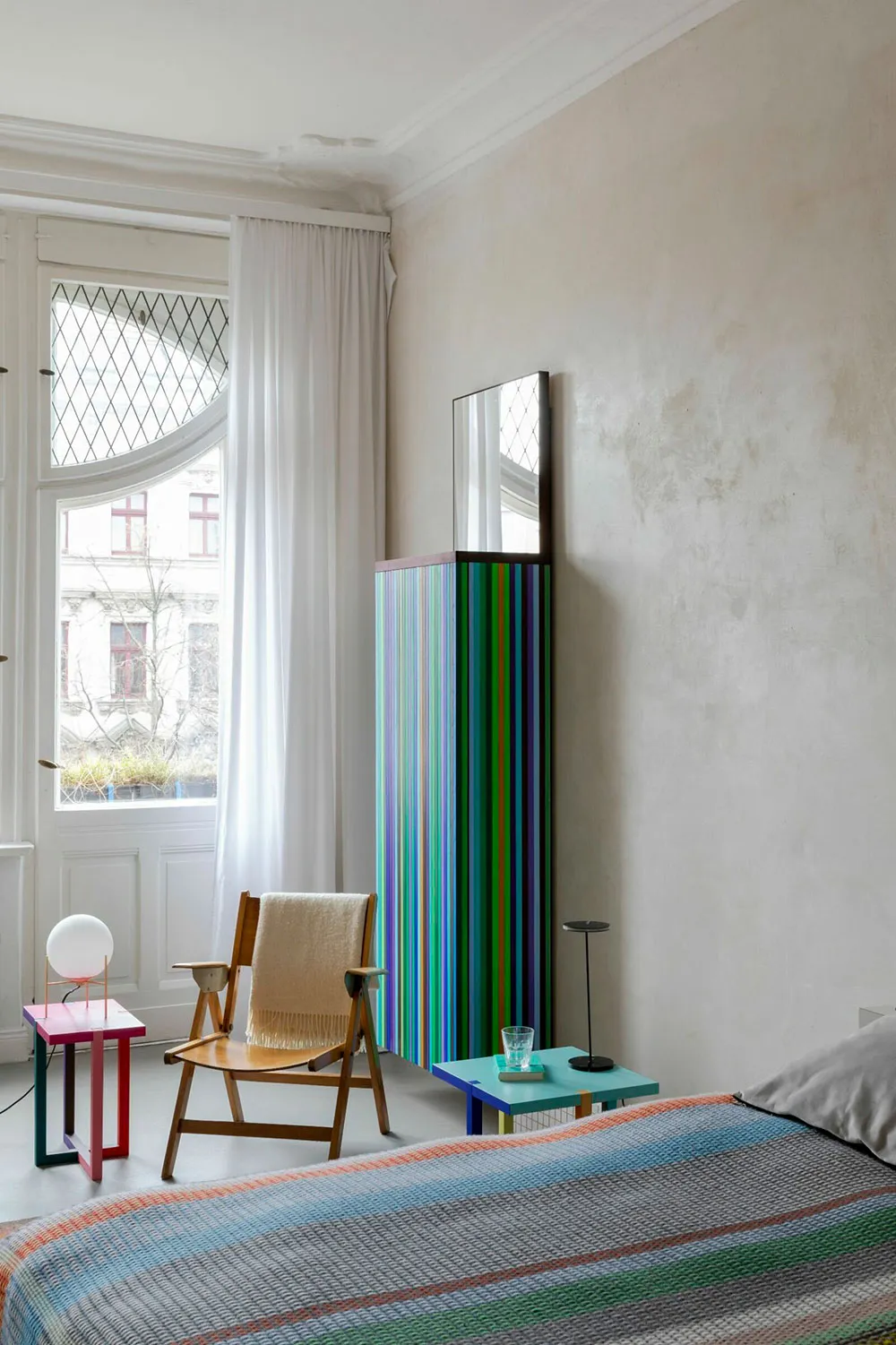 Mutige Farben in der Wohnung eines Möbeldesigners in Berlin - Gallery image 9