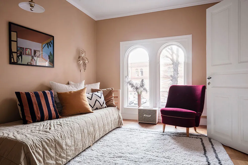 Необычное пространство и чёрные акценты: стильная квартира в Гётеборге - Gallery image 14