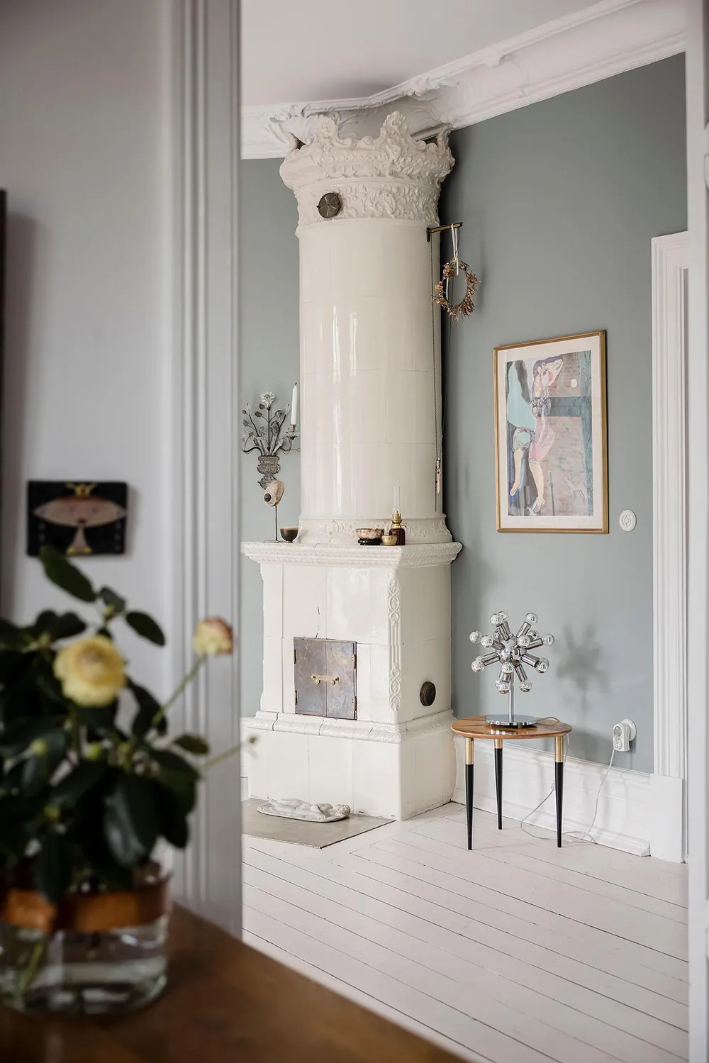 Деревянные двери и смелое искусство: необычная квартира в Гётеборге - Gallery image 19