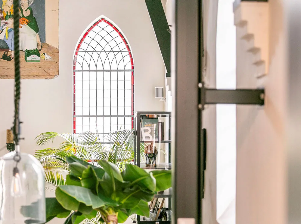 Estilo moderno loft en antigua iglesia bautista en Países Bajos - Gallery image 11