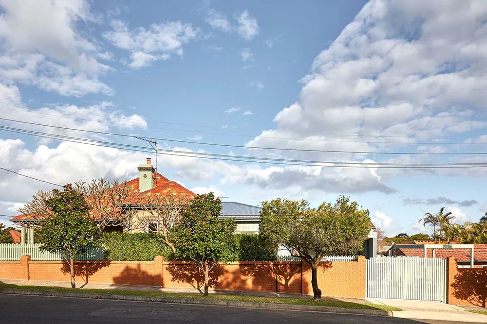 New Light Interiors of a 1905 Brick House in Sydney - Gallery image 26