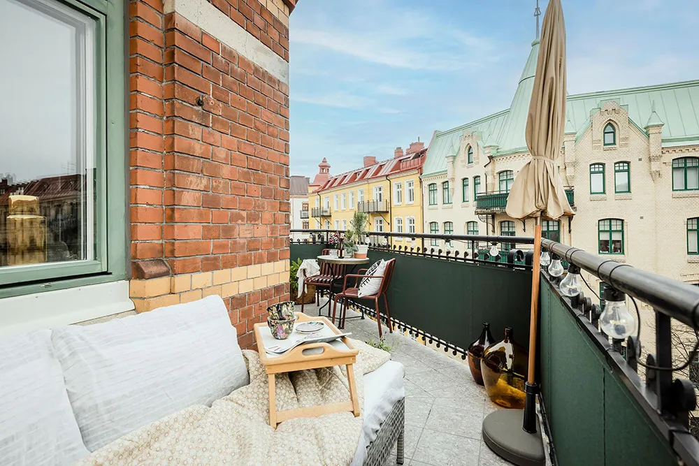 Деревянные двери и смелое искусство: необычная квартира в Гётеборге - Gallery image 28