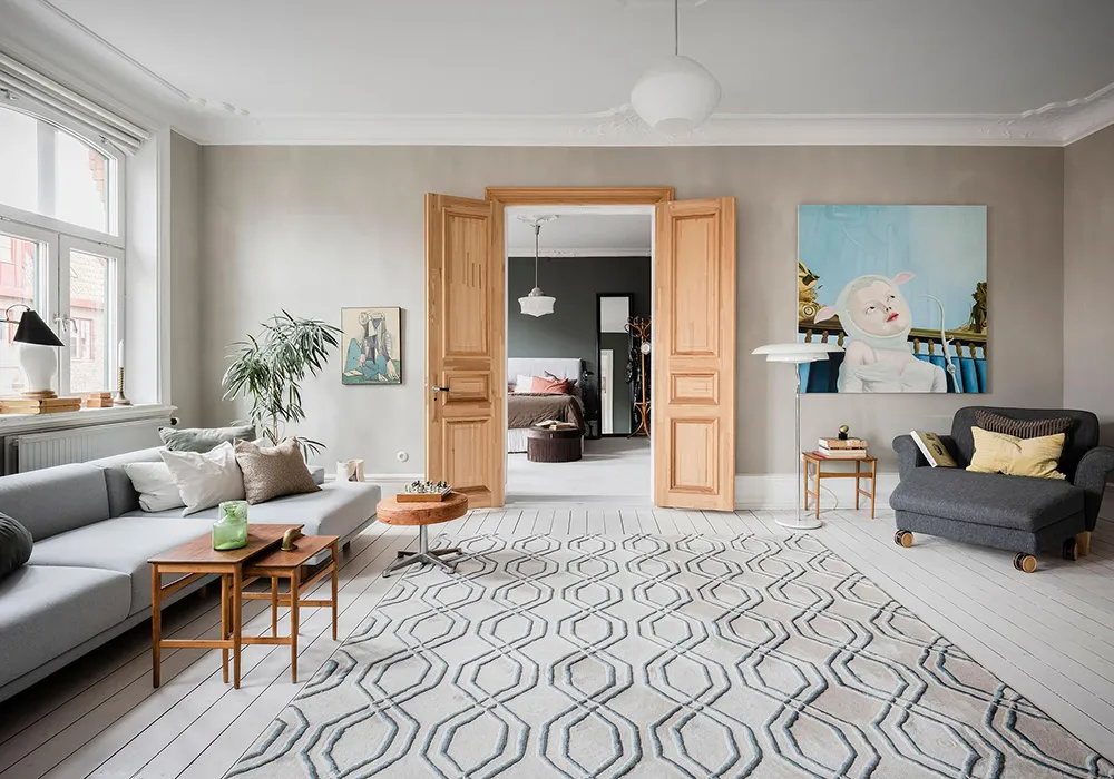 Деревянные двери и смелое искусство: необычная квартира в Гётеборге - Gallery image 2