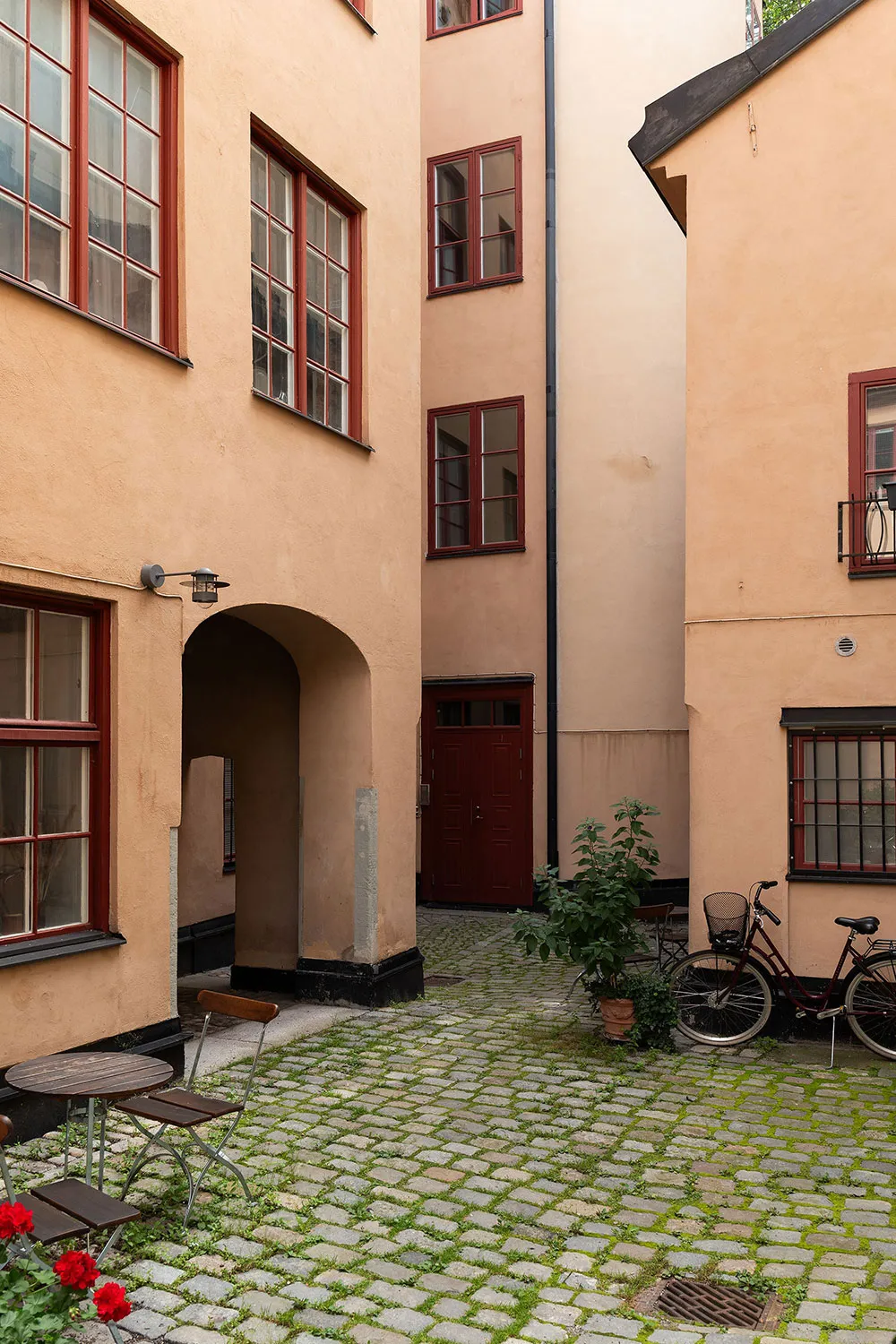 Mezcla de decoración vintage y moderna en el diseño de un apartamento sueco (71 m²) - Gallery image 38