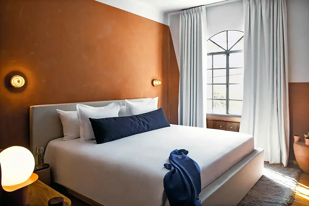 Deep Blue and Other Amazing Colors in the Design of a Historical House in Mexico - Gallery image 19