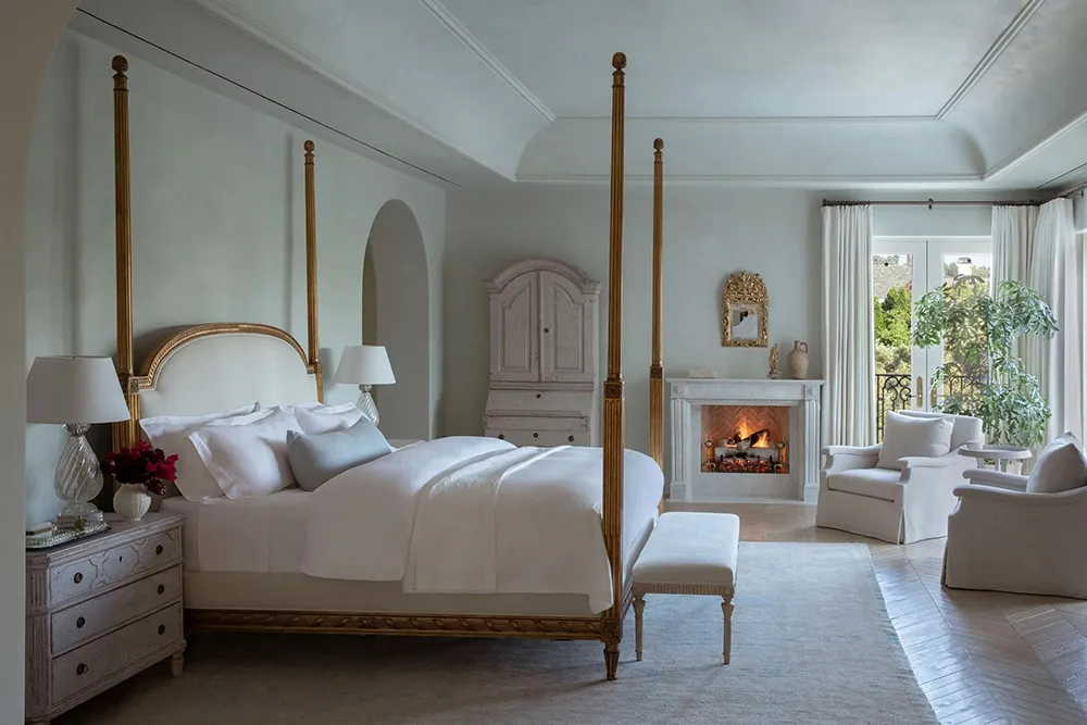 ロサンゼルスにある有名女優の豪華なスペイン風ヴィラの内装 - Gallery image 5