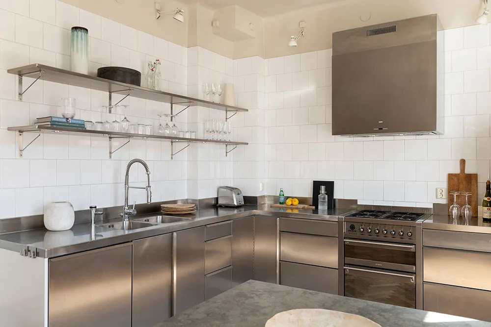 Ciepły i elegancki интерьер przestronnego mieszkania w Sztokholmie - Gallery image 12