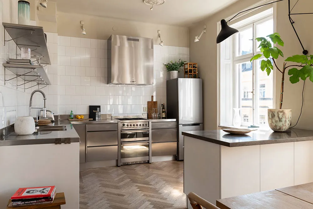 Ciepły i elegancki интерьер przestronnego mieszkania w Sztokholmie - Gallery image 10