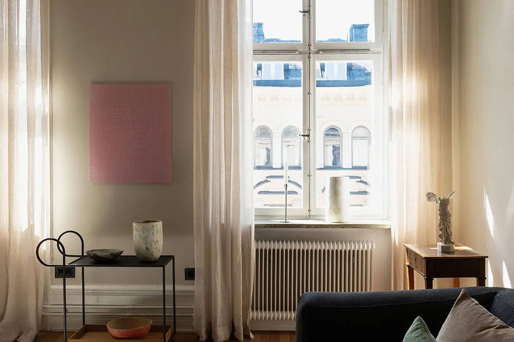 Ciepły i elegancki интерьер przestronnego mieszkania w Sztokholmie - Gallery image 6