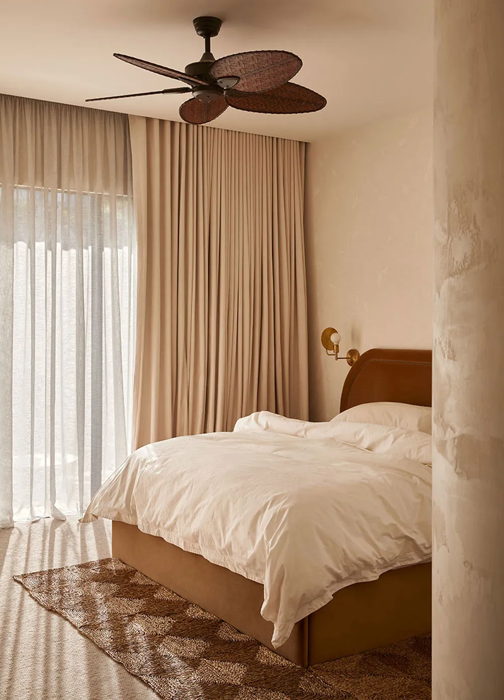 Notes d'art déco dans les intérieurs chauds d'une maison côtière en Australie - Gallery image 8