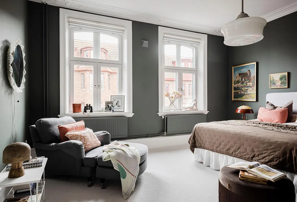 Деревянные двери и смелое искусство: необычная квартира в Гётеборге - Gallery image 9