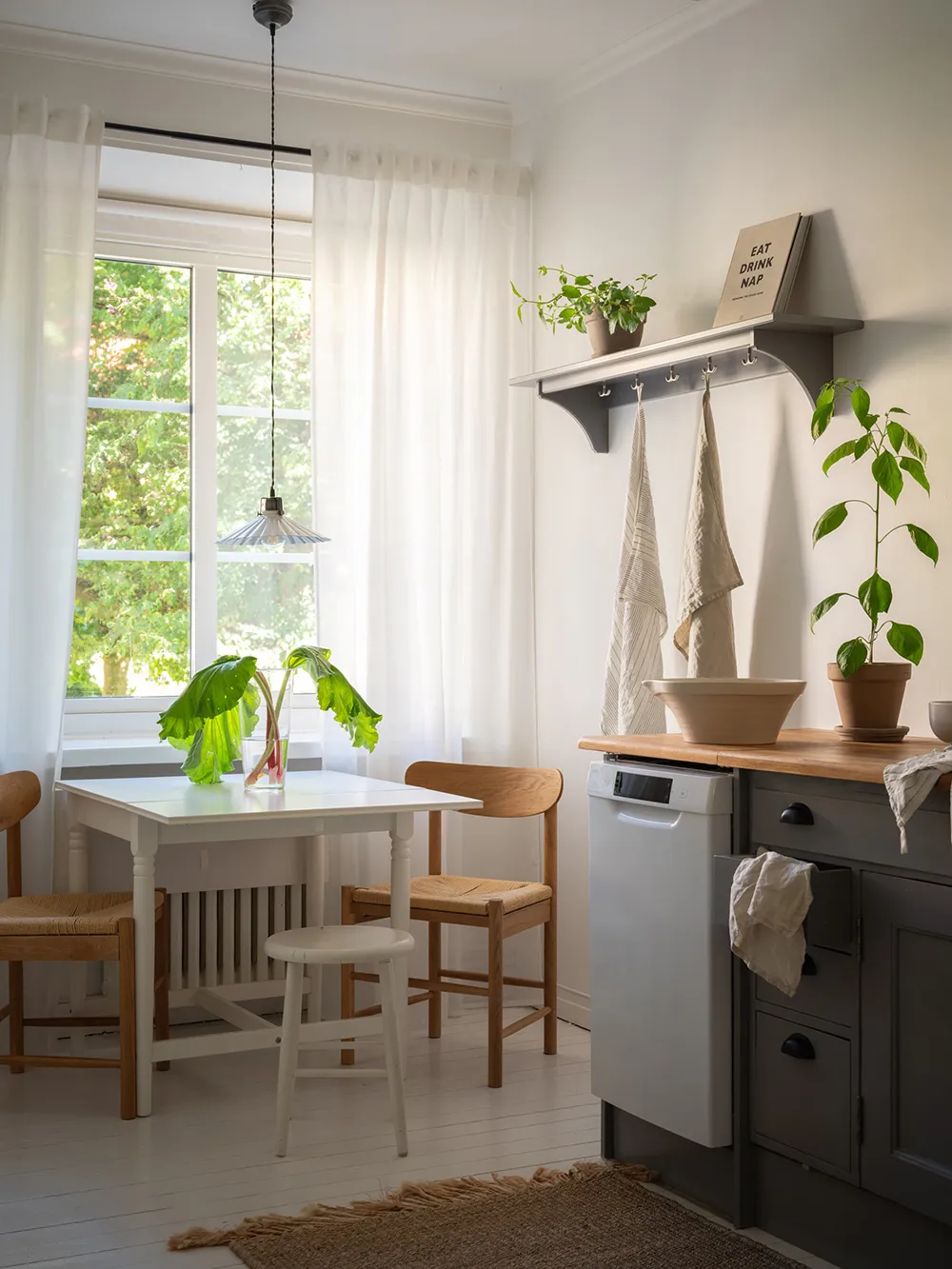 Minimalisme menthe dans le design d'une petite appartement suédois (52 m²) - Gallery image 13