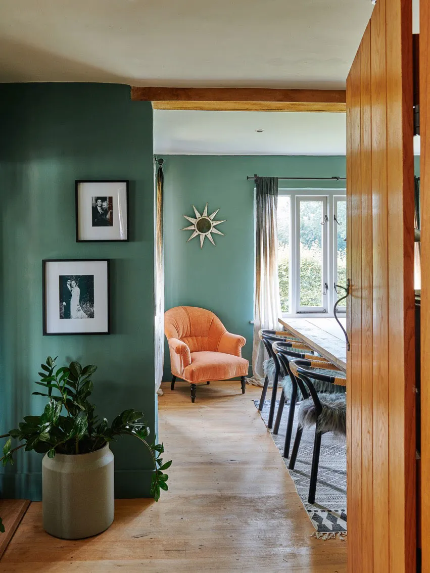 Tradycyjny angielski kottage dla młodych projektantów - Gallery image 4