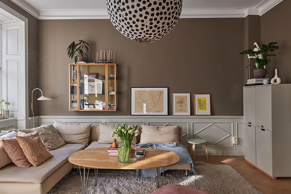Paredes de café y decoración escandinava acogedora: apartamento en Estocolmo - Gallery image 3
