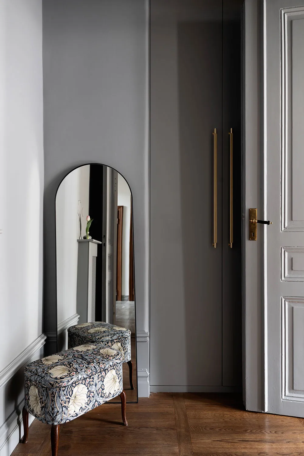 Élegante appartement suédois avec chambre à coucher bleue foncé (62 m²) - Gallery image 20