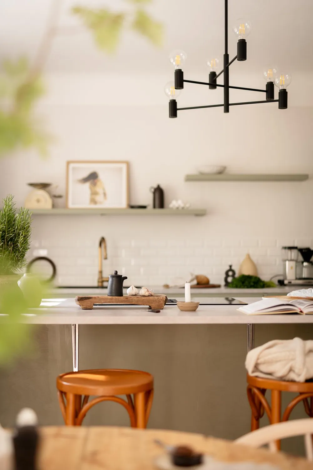 Ciepło naturalnych materiałów i żywe rośliny: uютna kwatera w Gotenburze - Gallery image 14