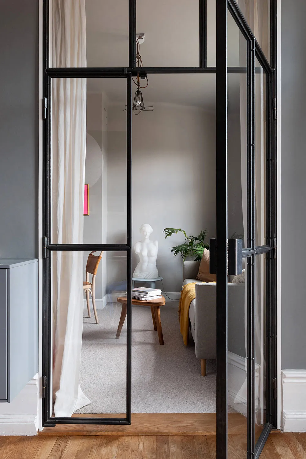 Ciepły i elegancki интерьер przestronnego mieszkania w Sztokholmie - Gallery image 26