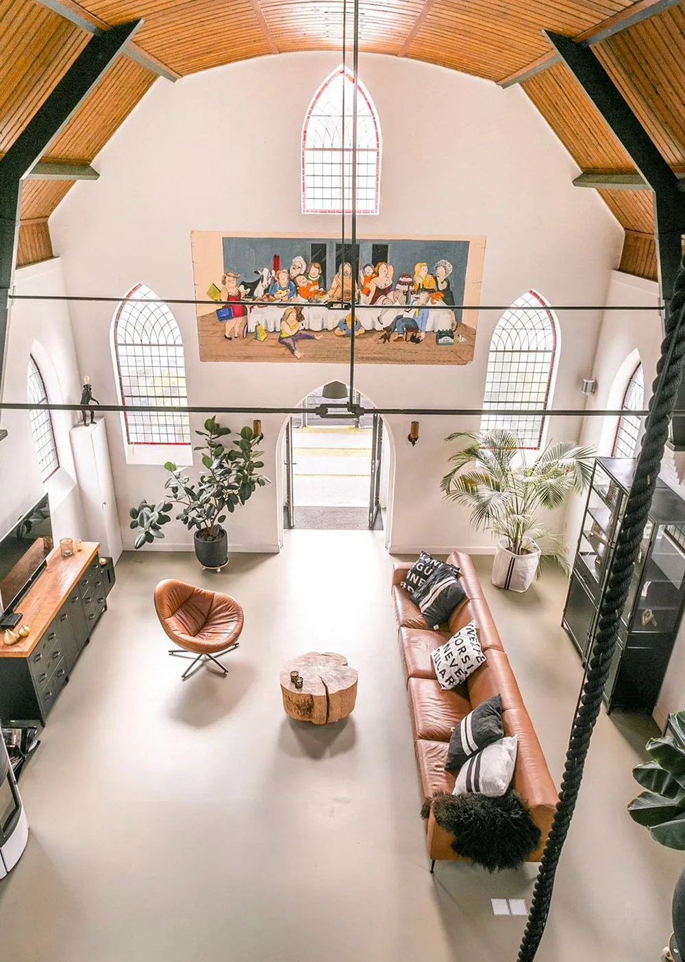 Estilo moderno loft en antigua iglesia bautista en Países Bajos - Gallery image 1