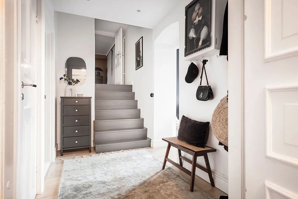 Необычное пространство и чёрные акценты: стильная квартира в Гётеборге - Gallery image 19