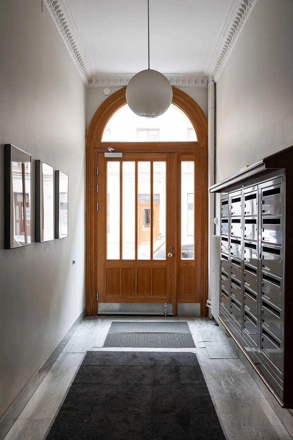 Élegante appartement suédois avec chambre à coucher bleue foncé (62 m²) - Gallery image 21