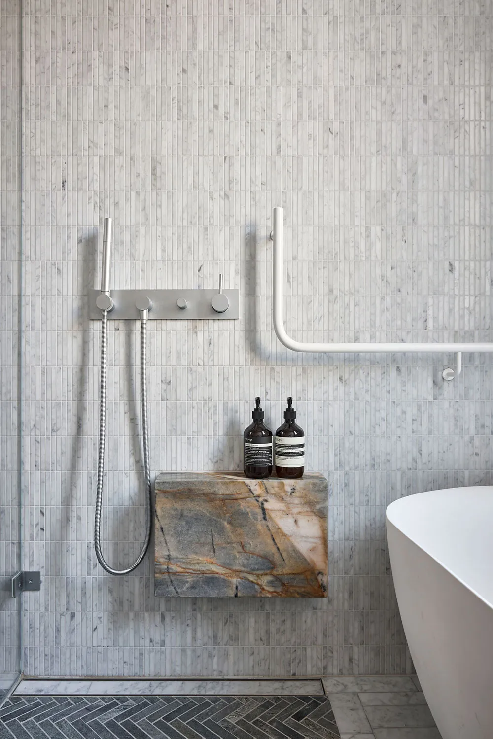 New Light Interiors of a 1905 Brick House in Sydney - Gallery image 12