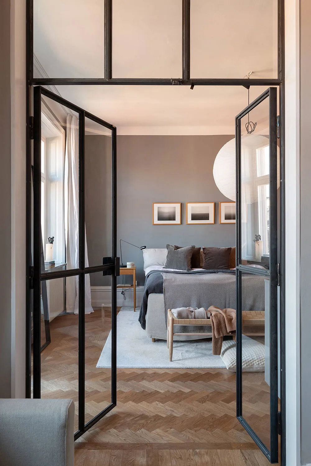 Ciepły i elegancki интерьер przestronnego mieszkania w Sztokholmie - Gallery image 25