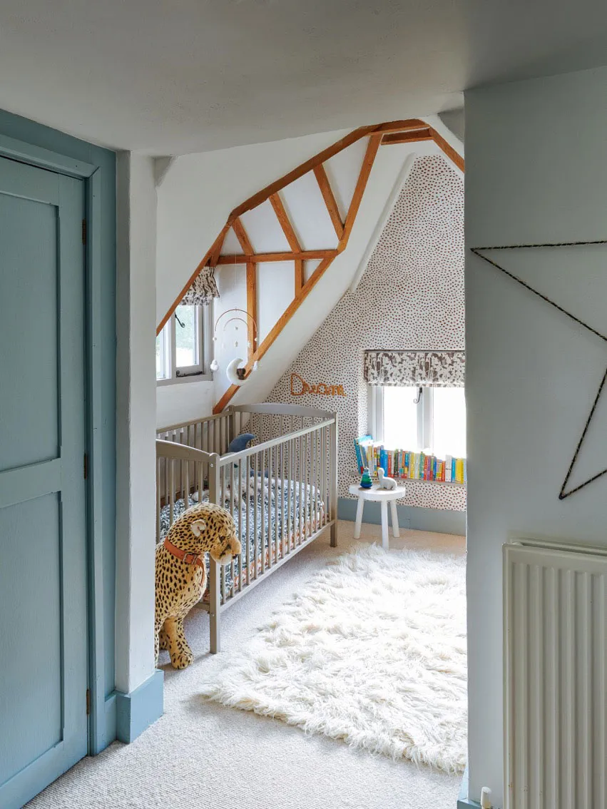 Tradycyjny angielski kottage dla młodych projektantów - Gallery image 5