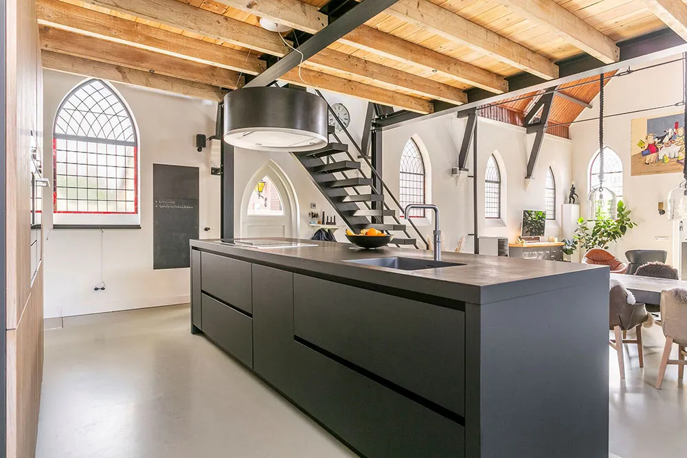 Estilo moderno loft en antigua iglesia bautista en Países Bajos - Gallery image 4
