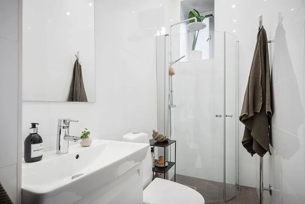 Необычное пространство и чёрные акценты: стильная квартира в Гётеборге - Gallery image 23