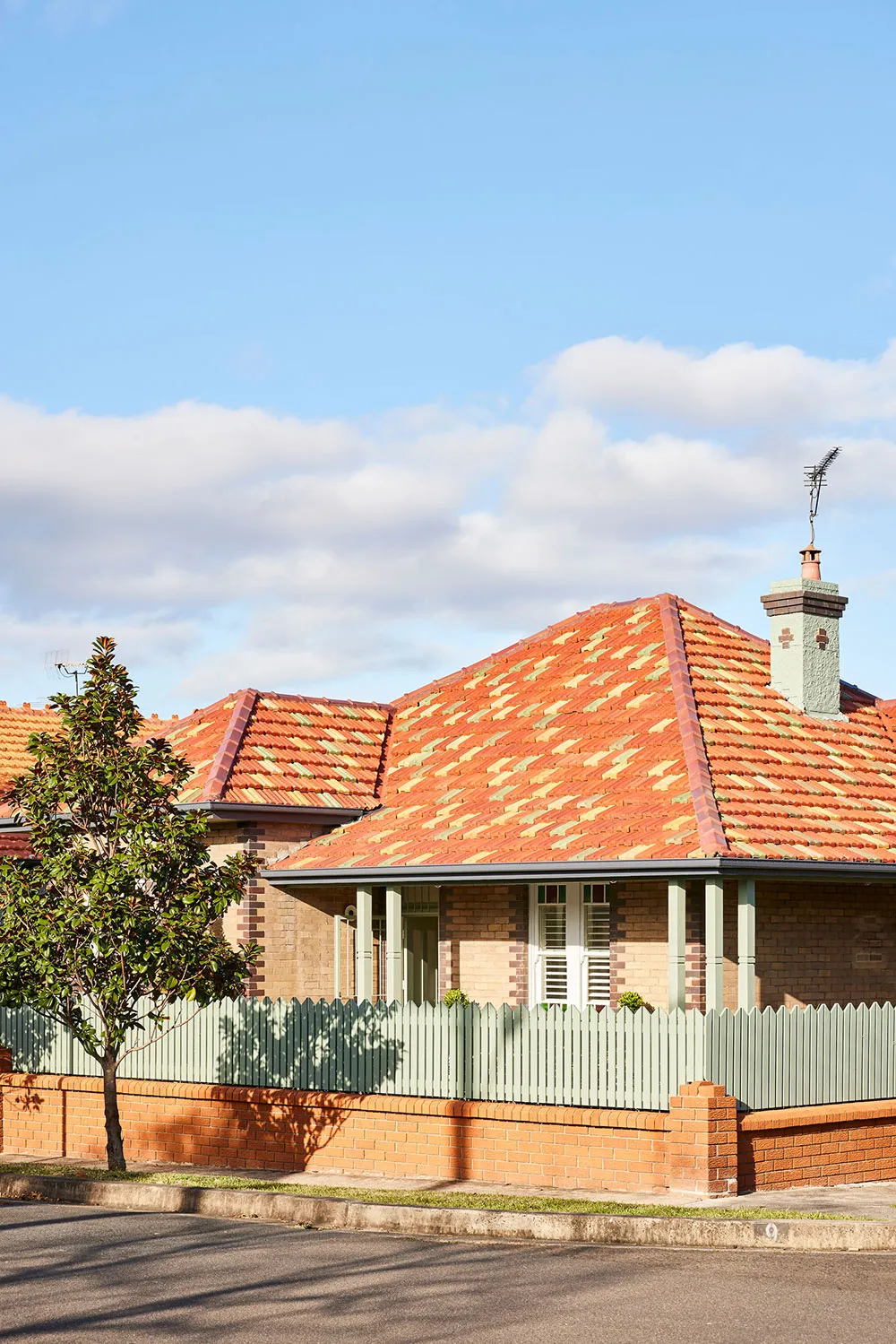 New Light Interiors of a 1905 Brick House in Sydney - Gallery image 1