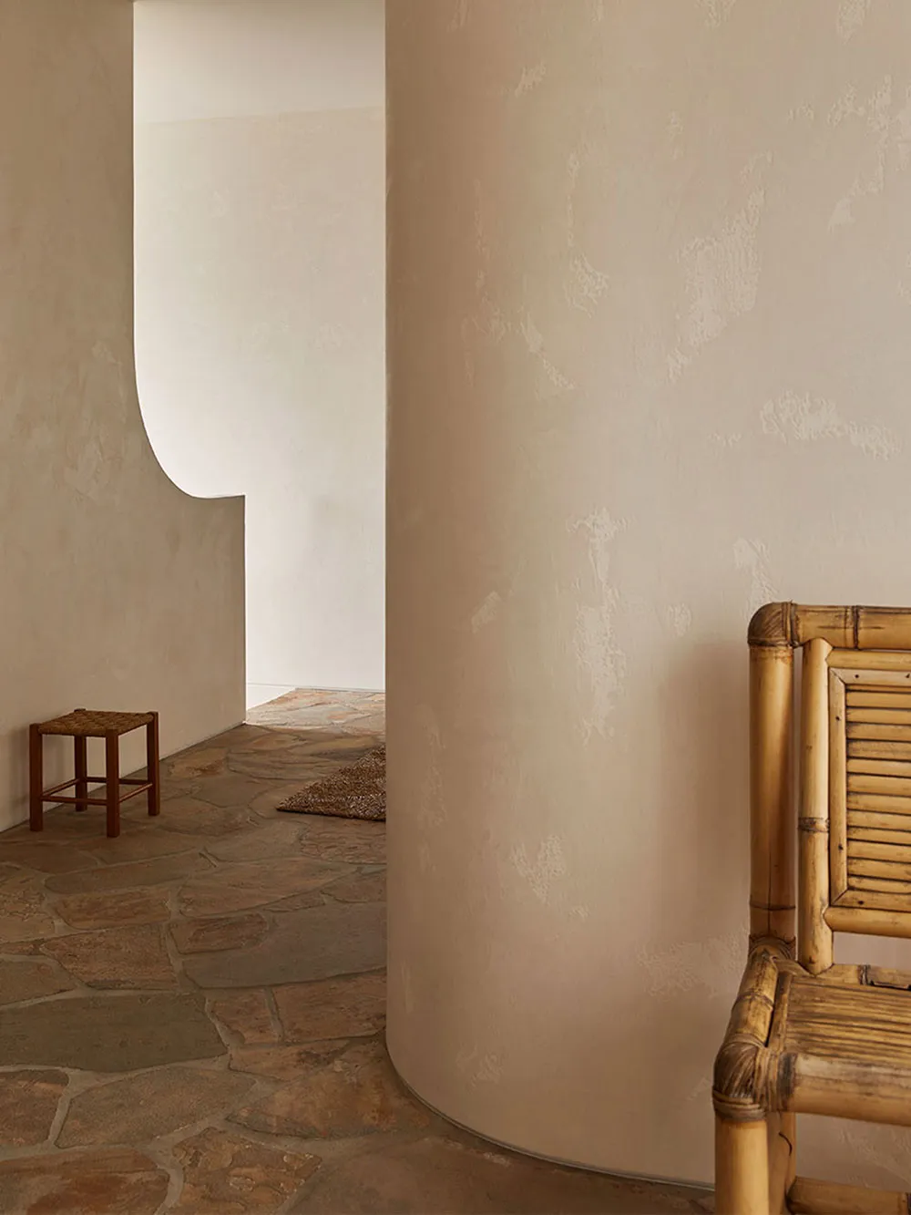 Notes d'art déco dans les intérieurs chauds d'une maison côtière en Australie - Gallery image 15