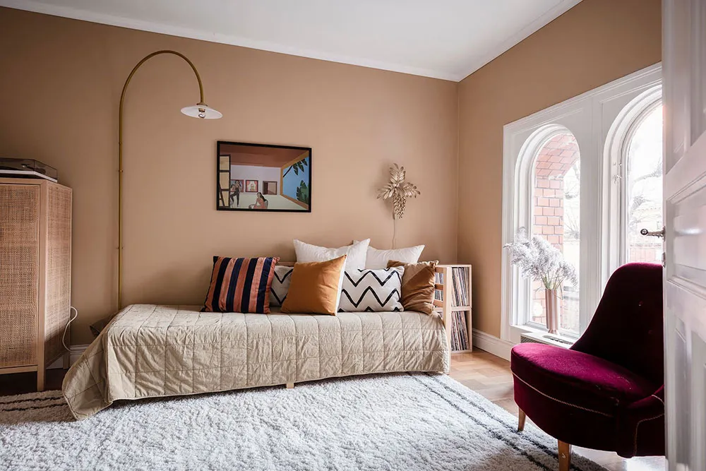 Необычное пространство и чёрные акценты: стильная квартира в Гётеборге - Gallery image 13