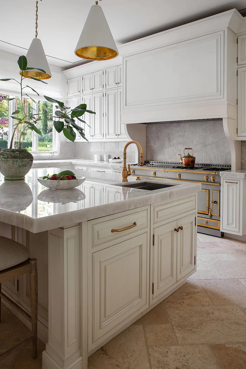 ロサンゼルスにある有名女優の豪華なスペイン風ヴィラの内装 - Gallery image 7