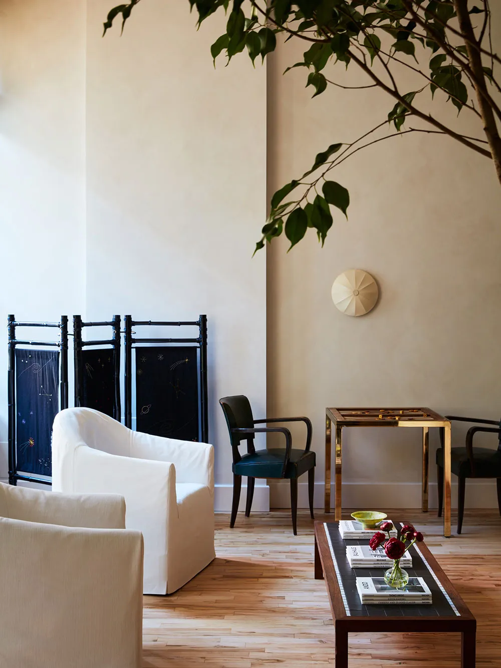 Peaceful yet Stylish and Elegant Interior of an Impressive Loft in New York - Gallery image 17