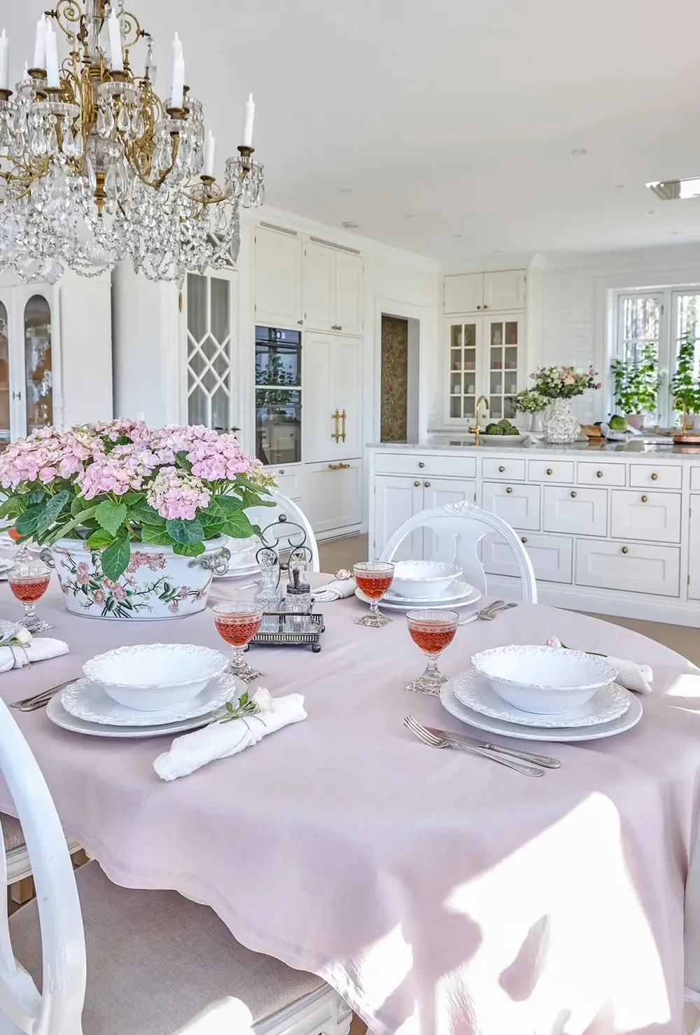 Grand et élégant cottage de campagne blanc en Suède - Gallery image 2