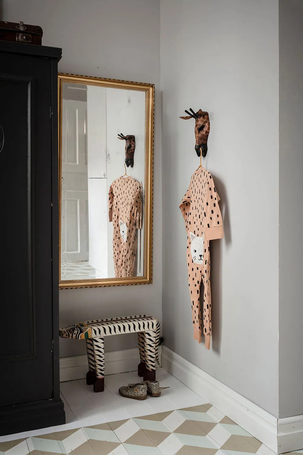 Необычное пространство и чёрные акценты: стильная квартира в Гётеборге - Gallery image 17