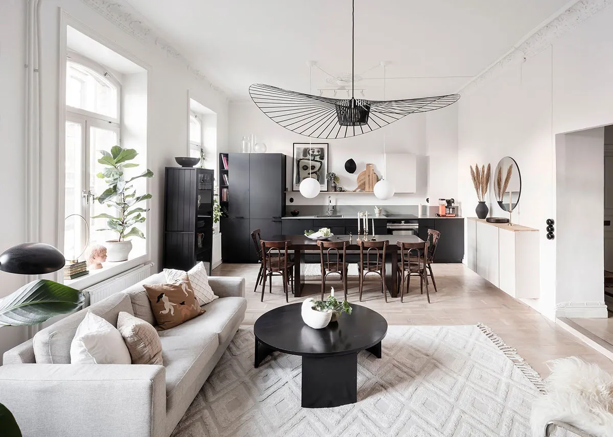 Необычное пространство и чёрные акценты: стильная квартира в Гётеборге - Gallery image 5
