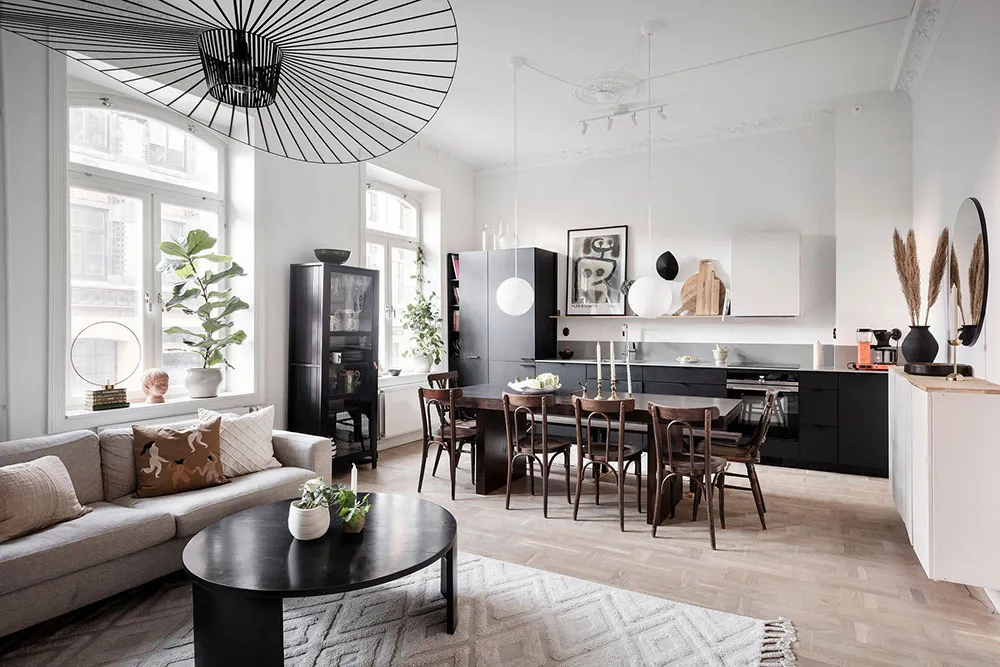 Необычное пространство и чёрные акценты: стильная квартира в Гётеборге - Gallery image 6