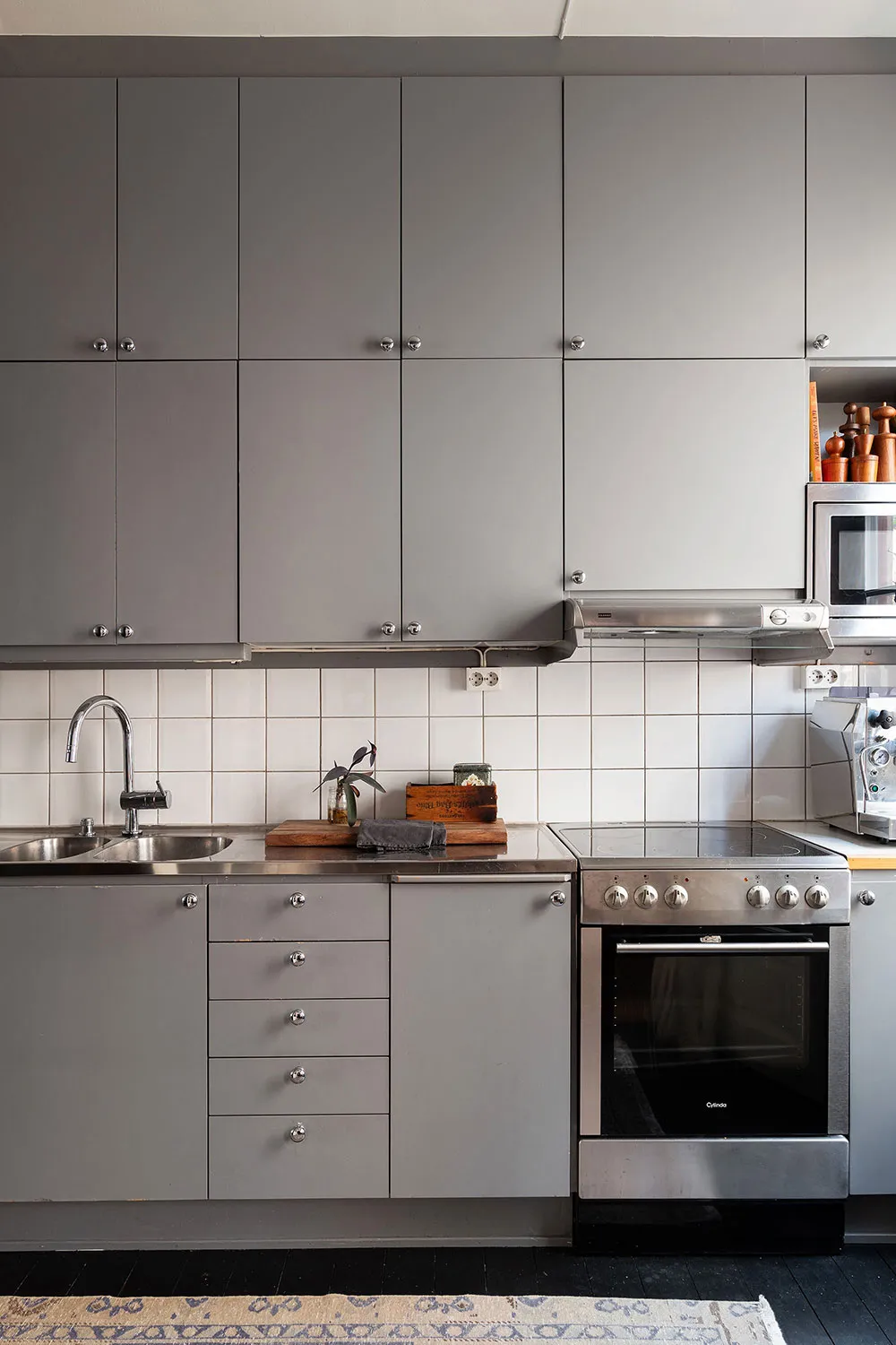 Mezcla de decoración vintage y moderna en el diseño de un apartamento sueco (71 m²) - Gallery image 14