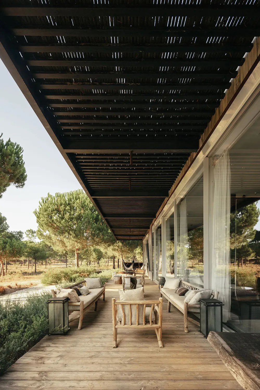 Design élégant à partir de matériaux recyclés : maison au Portugal - Gallery image 3