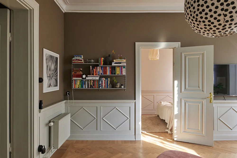 Paredes de café y decoración escandinava acogedora: apartamento en Estocolmo - Gallery image 5