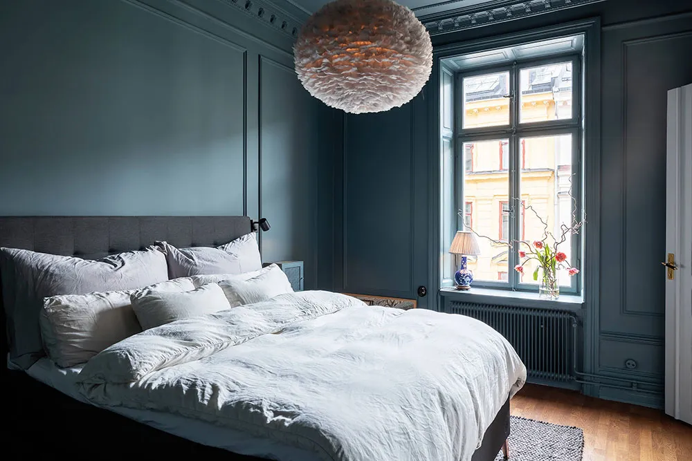 Élegante appartement suédois avec chambre à coucher bleue foncé (62 m²) - Gallery image 5