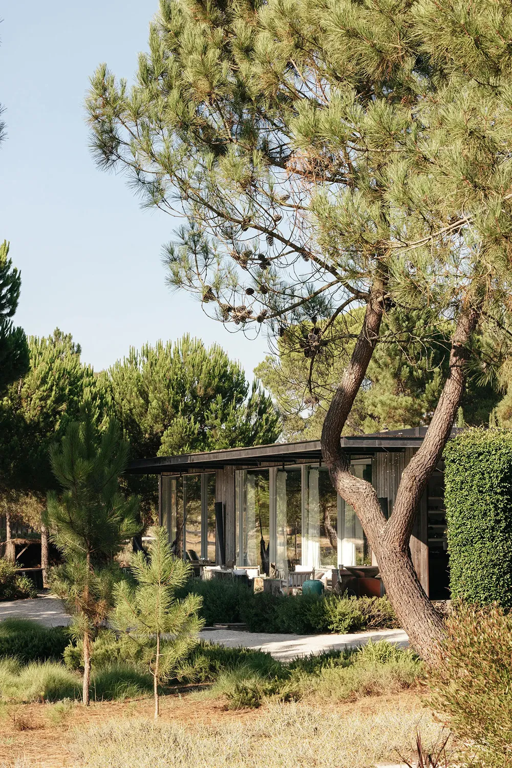 Design élégant à partir de matériaux recyclés : maison au Portugal - Gallery image 1