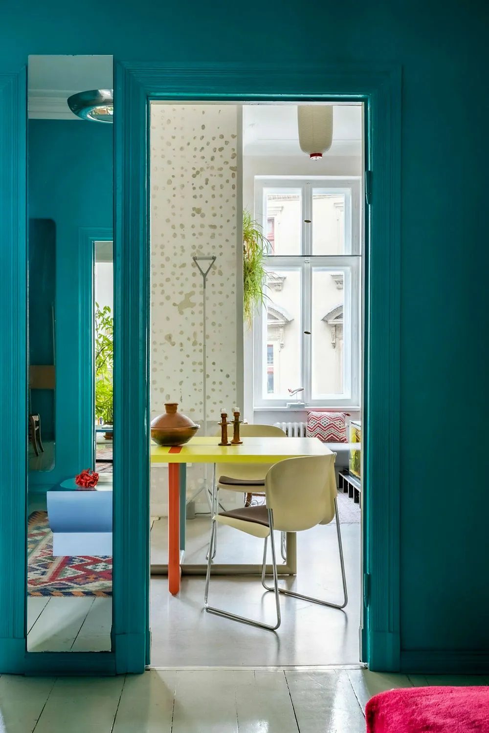 Mutige Farben in der Wohnung eines Möbeldesigners in Berlin - Gallery image 6