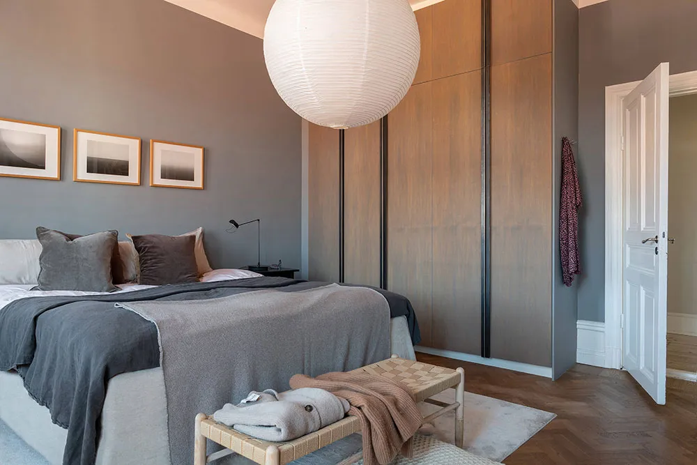 Ciepły i elegancki интерьер przestronnego mieszkania w Sztokholmie - Gallery image 19