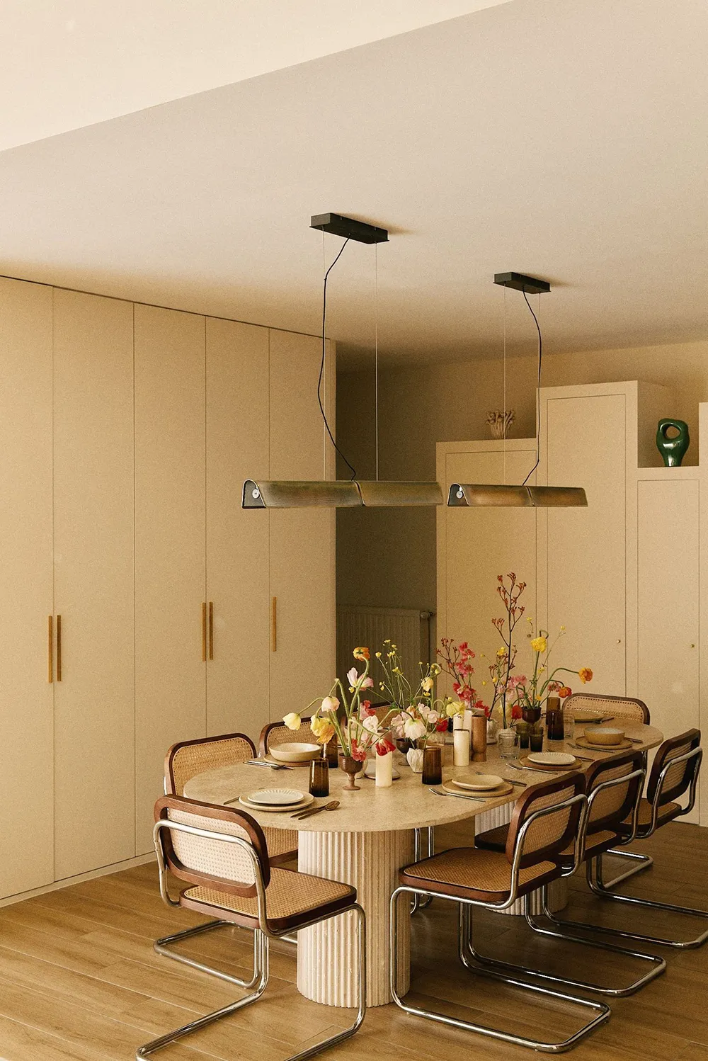 पेरिस में एक अद्भुत घर… जिसके अंदर एक जीवित पेड़ है! - Gallery image 12